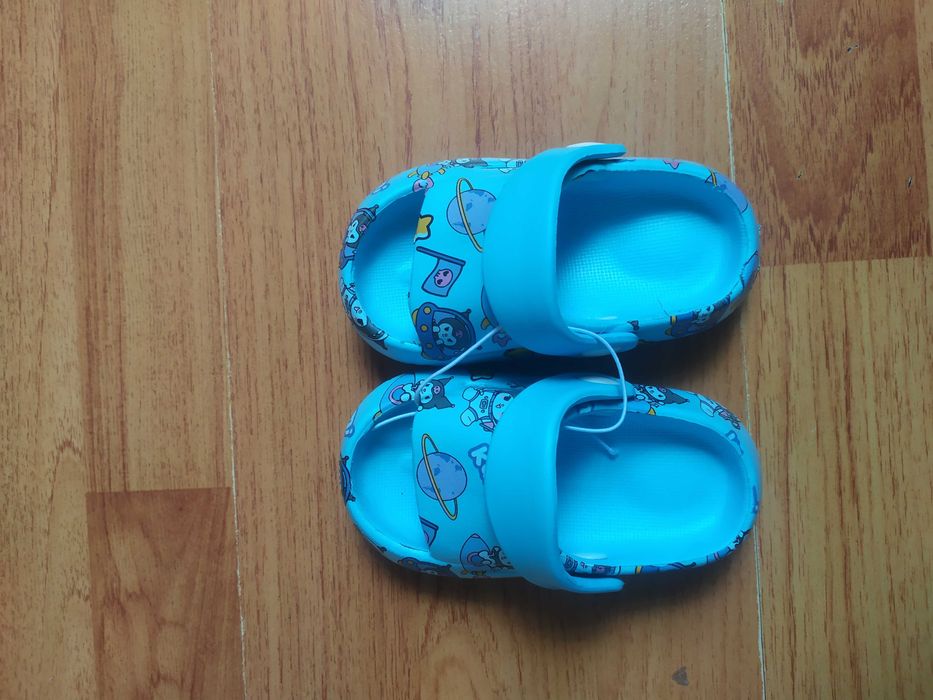 Кроксы ребенку срочно