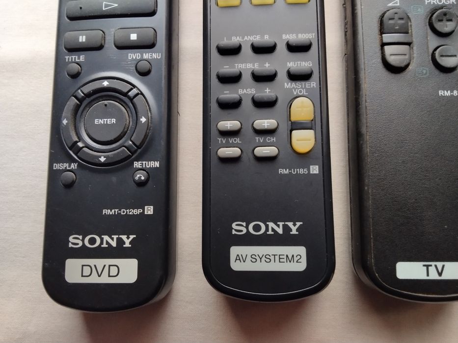 оригинални рядки и ценни дистанционни на Сони нов внос от Англия