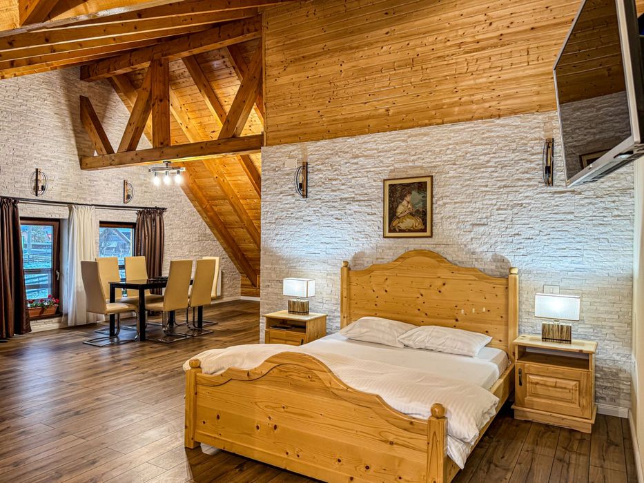 Vând proprietate turistică — sat Peştera, Moieciu, Brașov