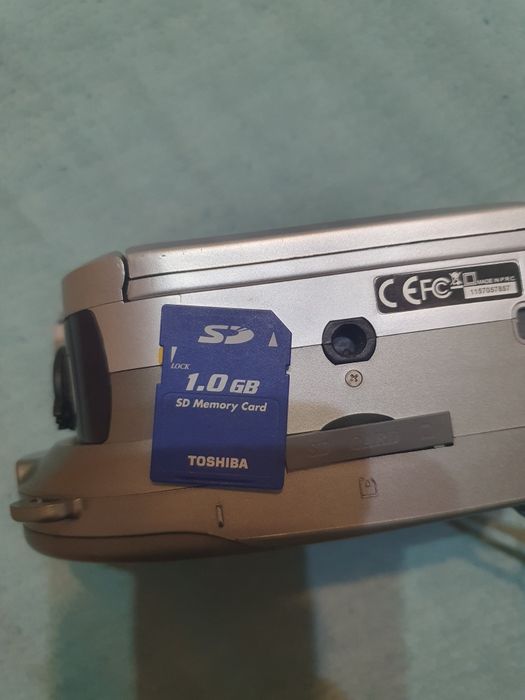 Camera foto video digitala Sony hdv-xr500x
Impecabila Funcționează perfect 
Are card 1gb
Fără alte accesorii