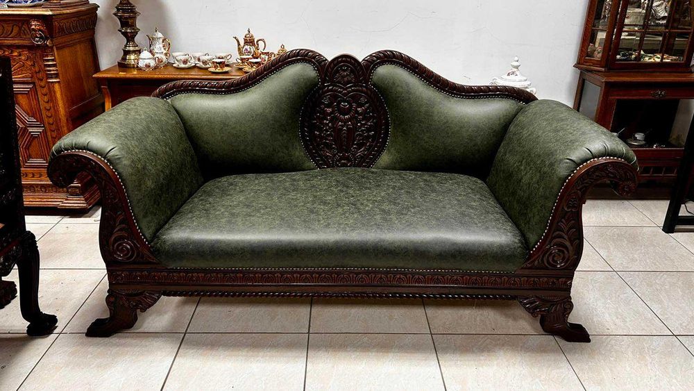 Старинен комплект от масивен махагон с изящна ръчна резба