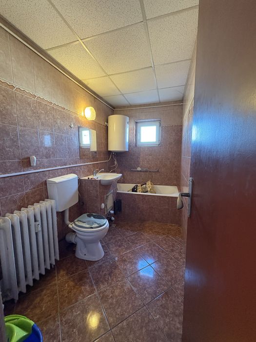 Apartament 3 camere , decomandat ,zona Confectii