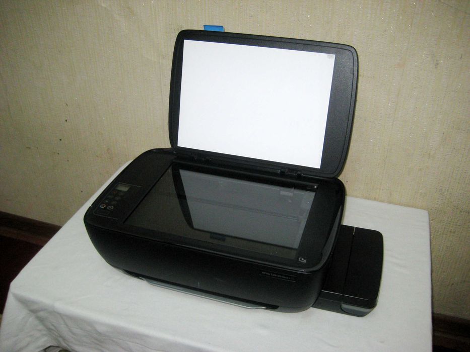 Принтер цветной Hp415 надо поменять печатающий головку а так рабочий!