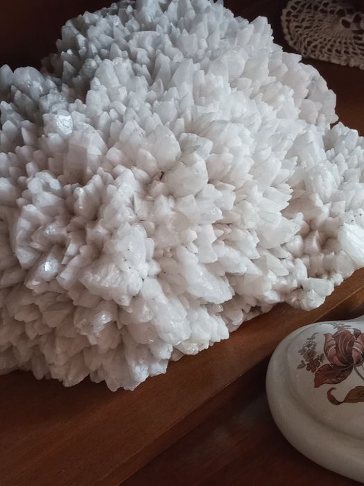 Vând floare de mina calcita .proveniență  mina săsar. Predare personala jud Maramureș