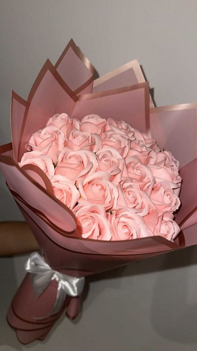 Букети от сатенени рози