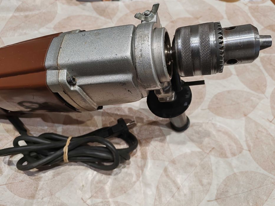 Елпром бз16а. Двускоростна бормашина 650w
бормашина българска 650 вата