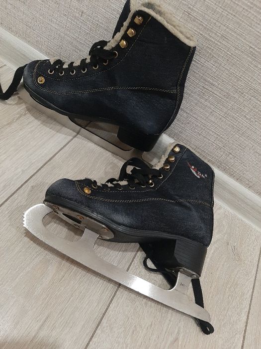 Продаю фигурные коньки