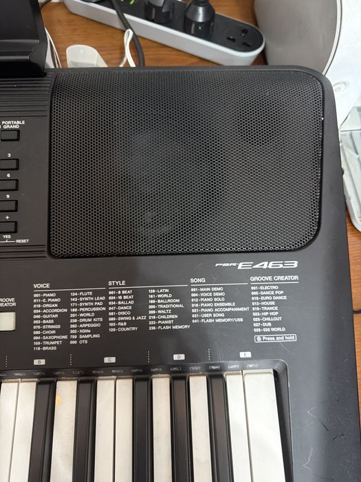 Продам синтезатор Yamaha PSR-E463
