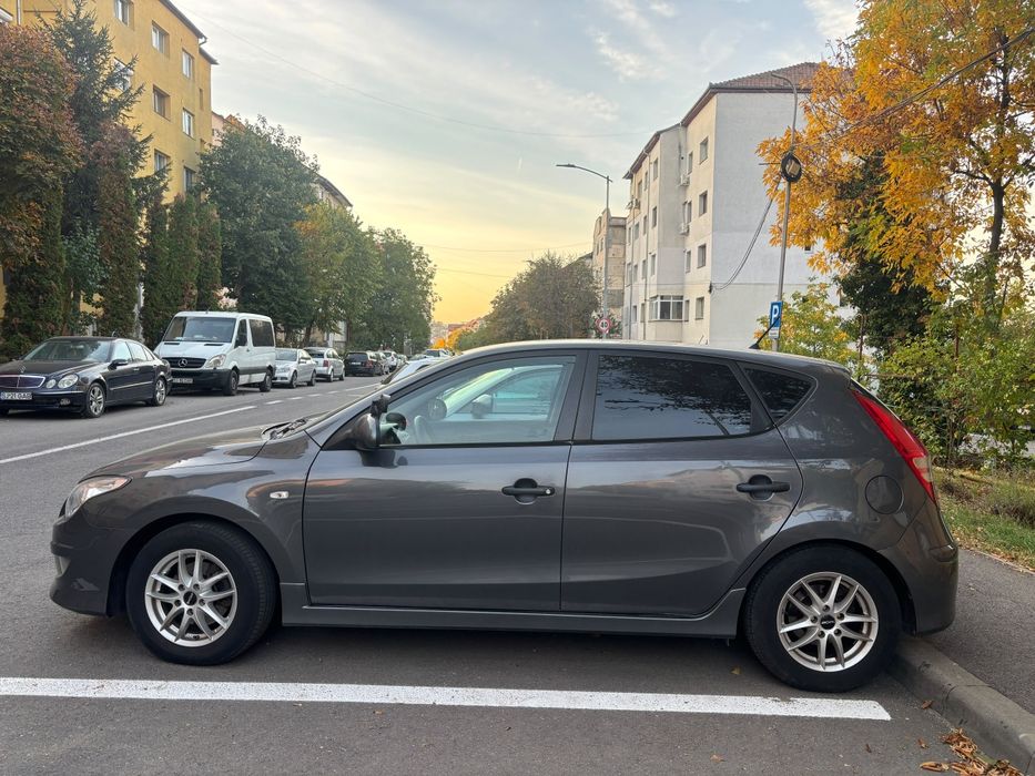 HYUNDAI i30 2011 — imagine 1