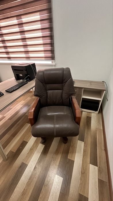 Ofisniy mebel sotiladi. Xitoydan kegan xolati ideal