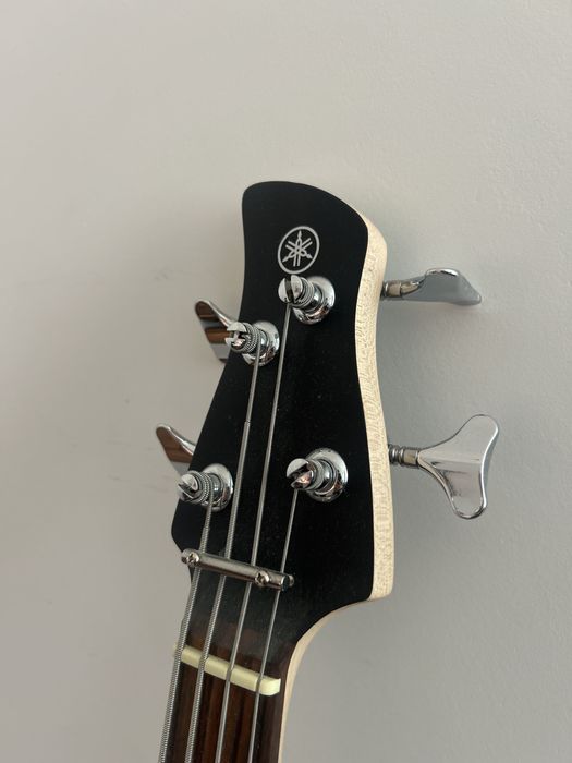 Басс гитара YAMAHA