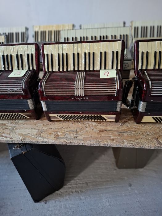 Vând acordeon marca Hohner