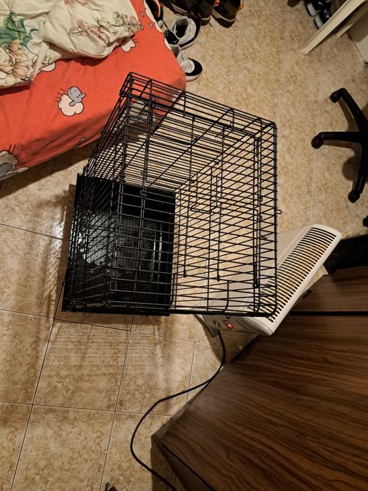 Продавам голяма клетка за папагал