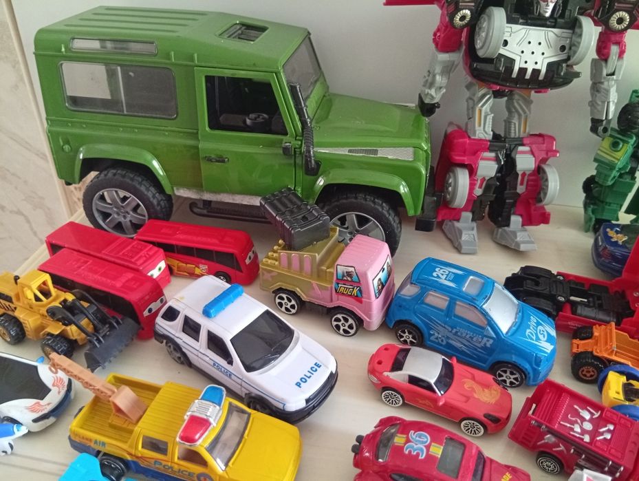 Игрушки,машинки,трансформеры,поезд