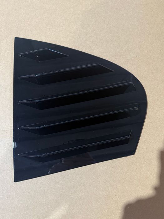 Ornamente Aero geamuri spate BMW seria 5 E60(2004-2010) negru lucios