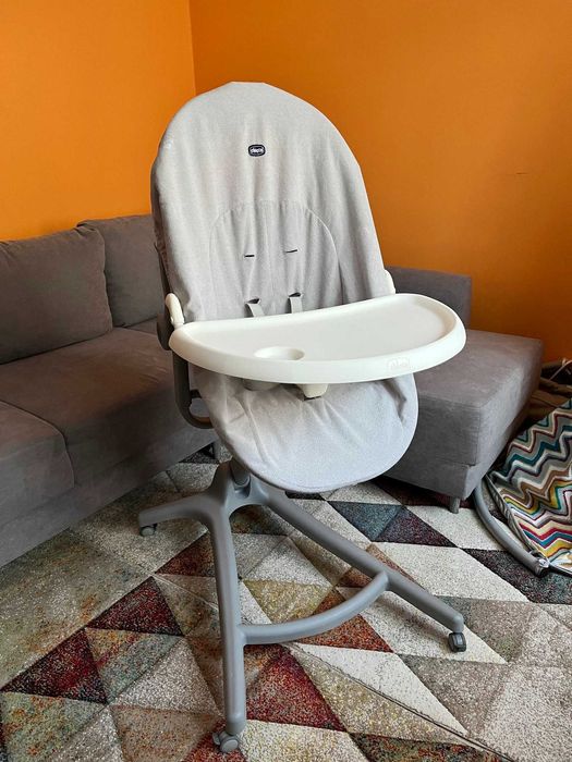 Cosulet Chicco Baby Hug AIR 4 in 1 (inclus kit masă, 2 saltele, 2 cearșafuri)