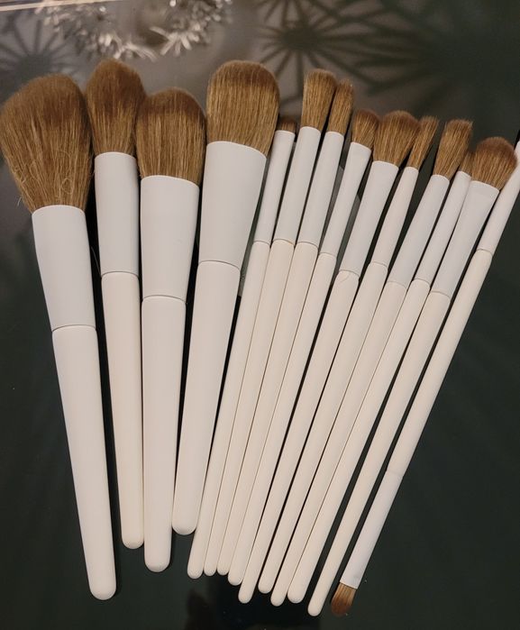 Set de 14 pensule profesionale de make-up din par natural  și sintetic