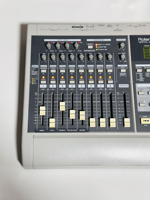 Mixer ROLAND VS-880,procesor de efecte,editor digital,mufe RCA,SCSI