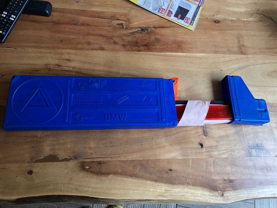 Авариен триъгълник BMW