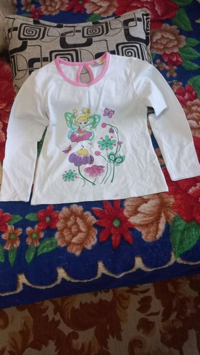 Продам новую кофточку на девочку на 9 лет