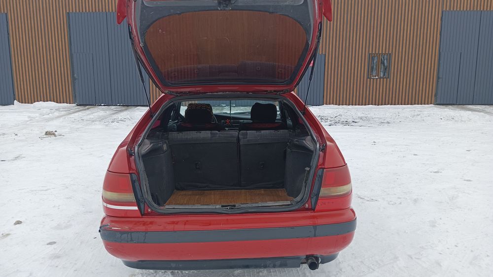 Продам Карина е 1.8