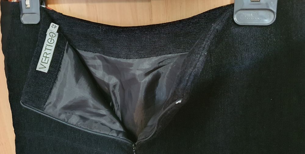 Vând fustă damă mărimea 42