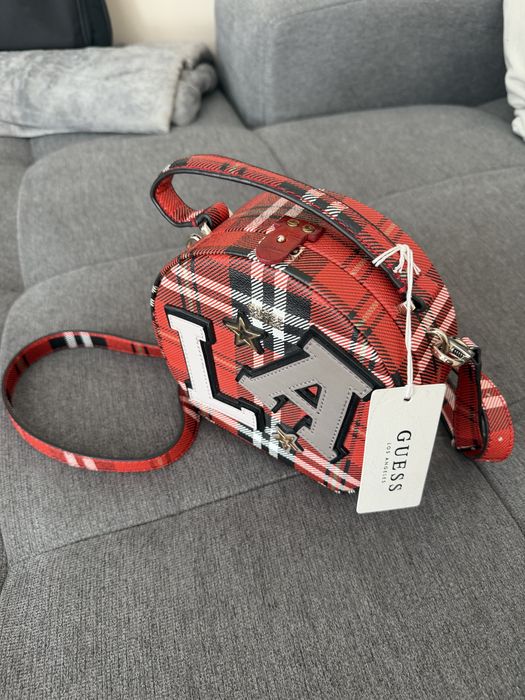Дамска чанта guess