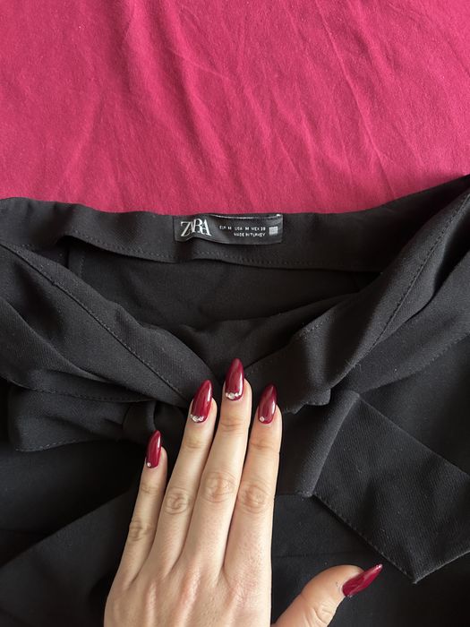 Пола панталон и топ zara