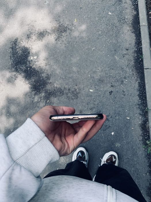 Продам Iphone XS Max в хорошем состояний