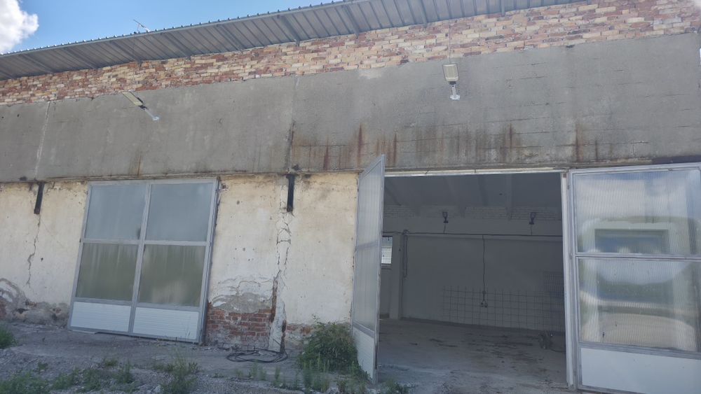Отдава се промишлено помещение под наем в жк. Изток,  гр. Перник