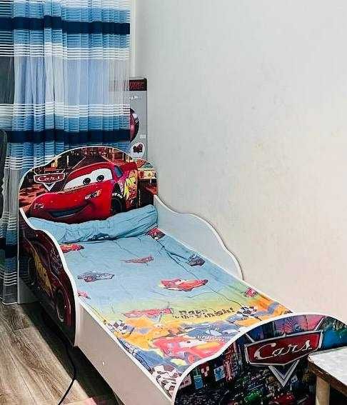 СРОЧНО! кровать, стол, шкаф, коврик! Весь комплект для ребенка