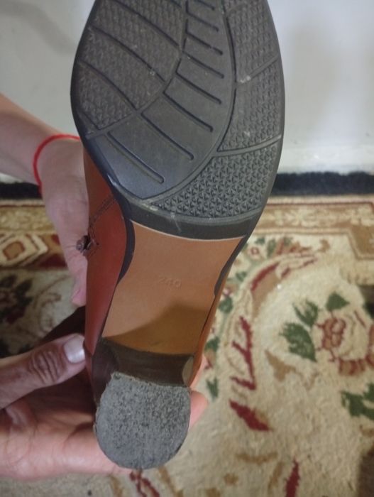 Продам кожаные сапоги