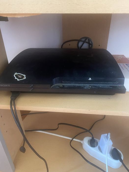 Vand Ps3 modat+ alte jocuri cu 2 manete