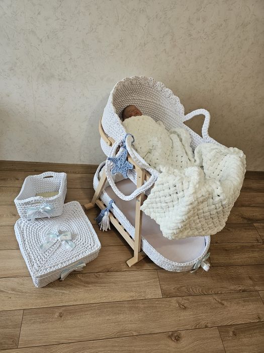 Комплект за бебе. Бебешка люлка, преносимо легло, повивалник