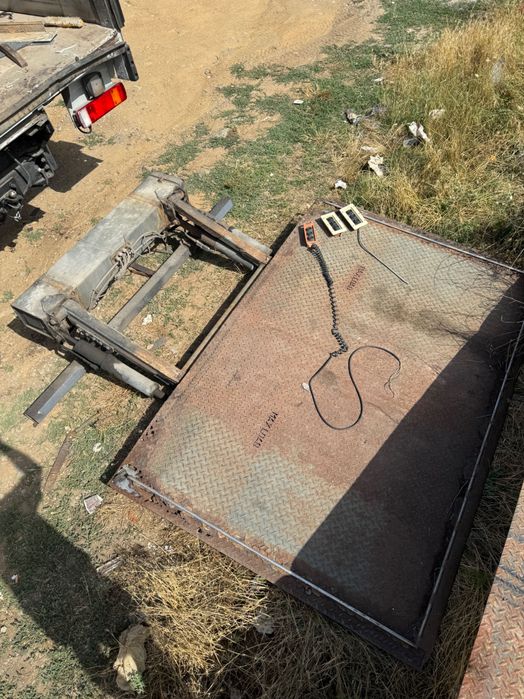 Работещ падащ борд за камьон