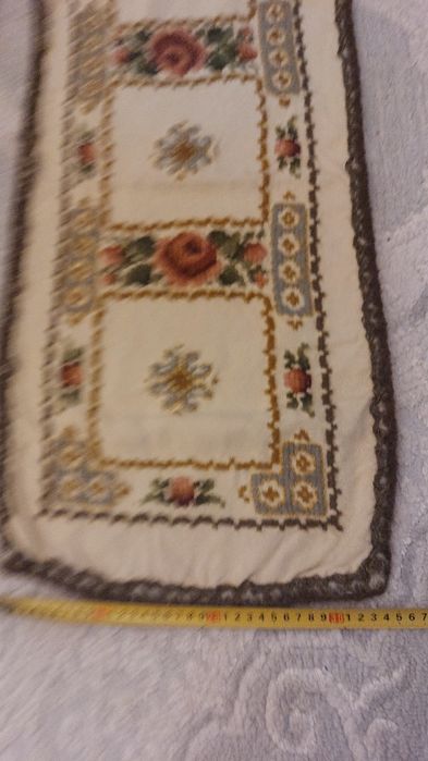 Fata de masa cusuta manual,tradițională