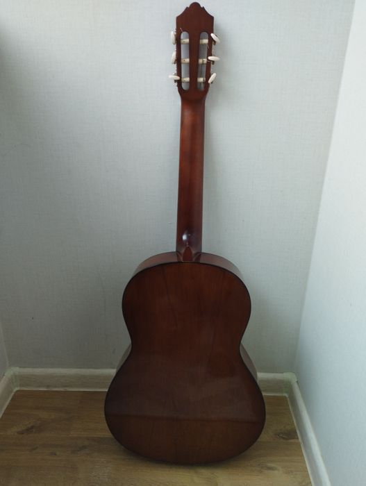 Продам гитару Yamaha c40