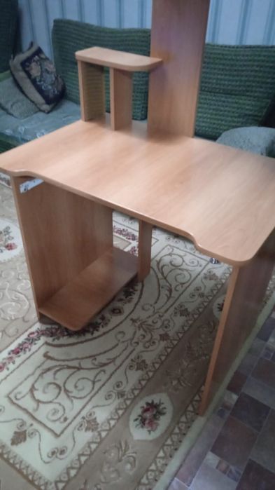 Продам компьютерный стол