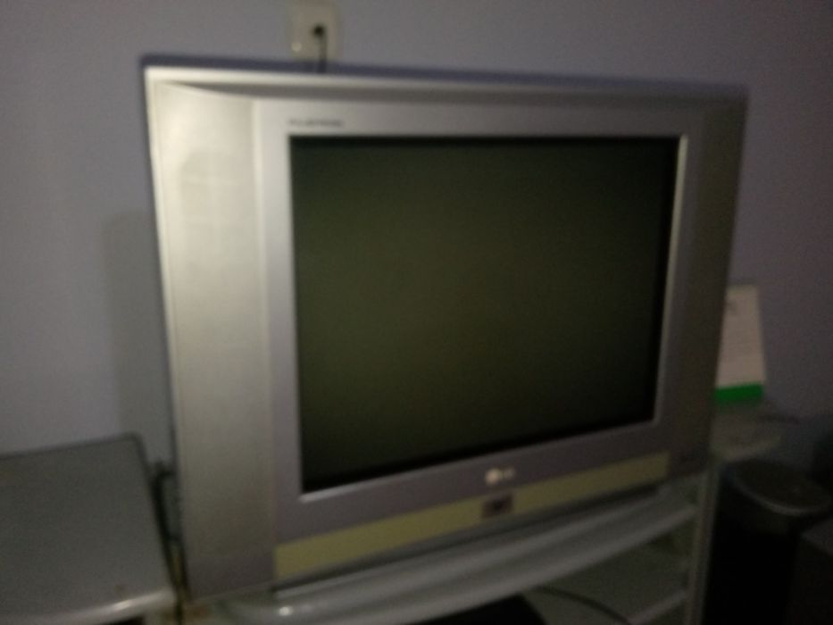 Televizor sotiladi ishlab turibdi