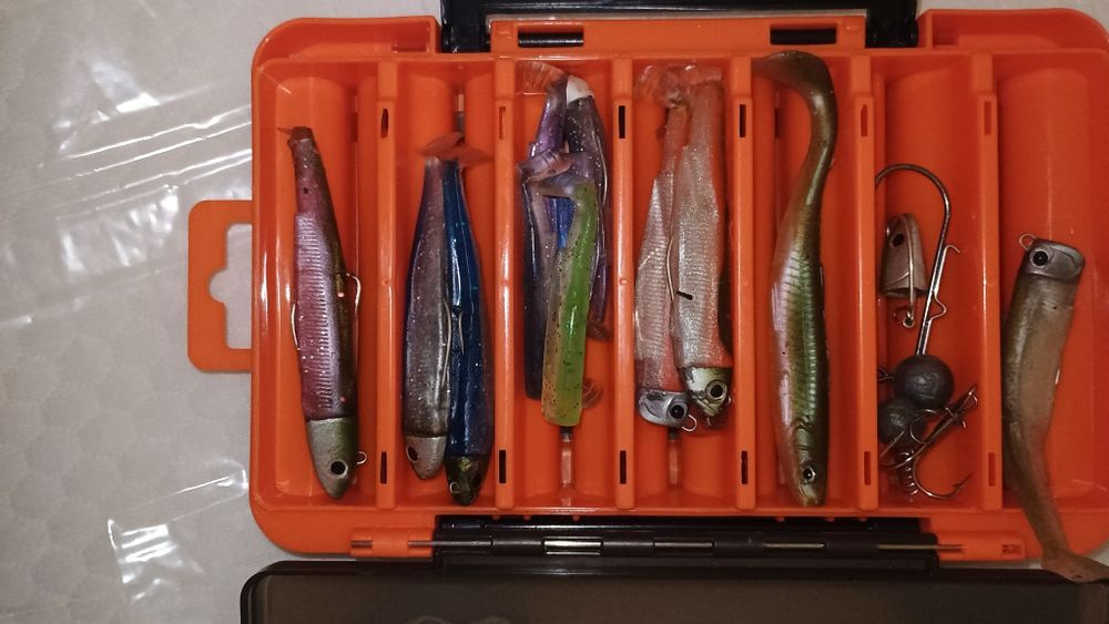 Риболовен комплект  с примамки може и по отделно.