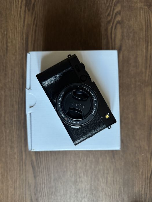 Fujifilm x-e5 чисто нов