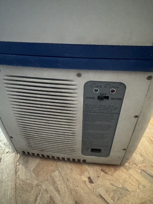 Хладилна кутия за автомобили с функция за отопление и охлаждане