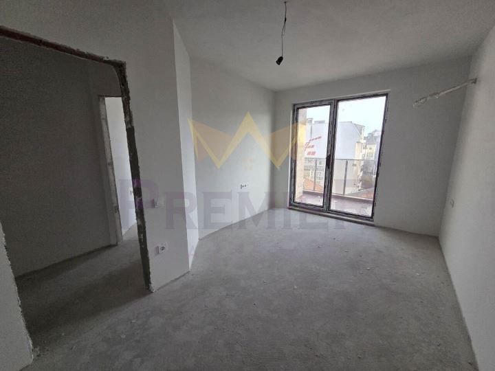 Продава се Тристаен апартамент в Бургас, Център - 100 кв.м за 1632 €/кв.м - Снимка #8