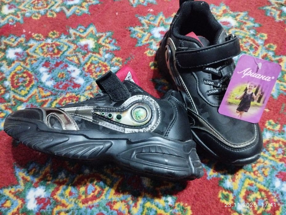 Детские кроссовки