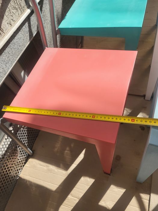 Scaune din plastic si metal