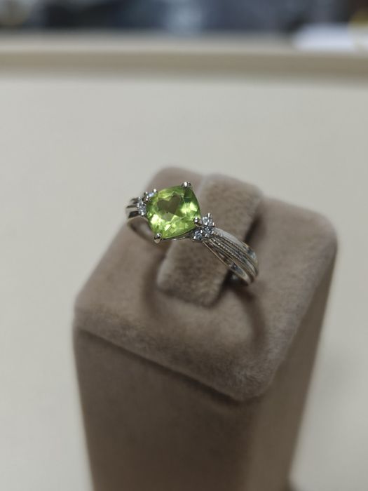 Inel aur 14k 2.84gr cu diamante naturale și peridot(r)