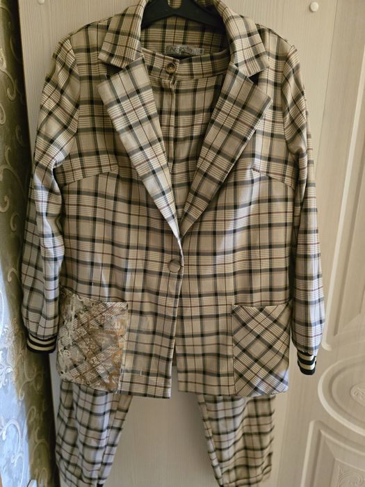 Продам брючные костюмы