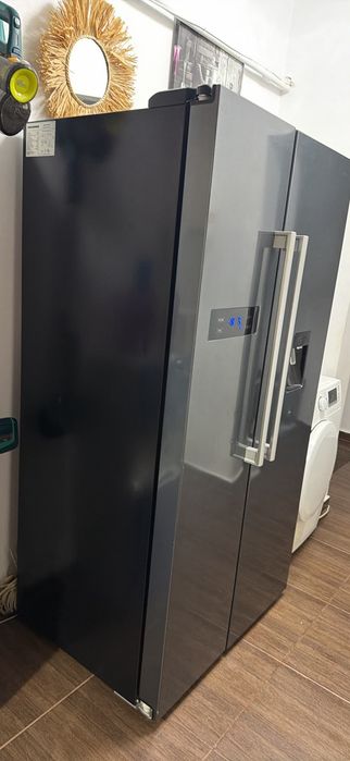 Vând frigider heinner side by side cu dozator