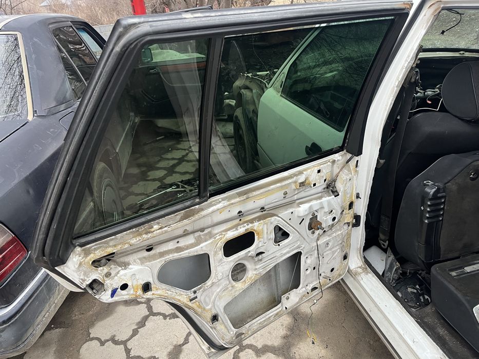 Продаются двери на 124 уневерсал