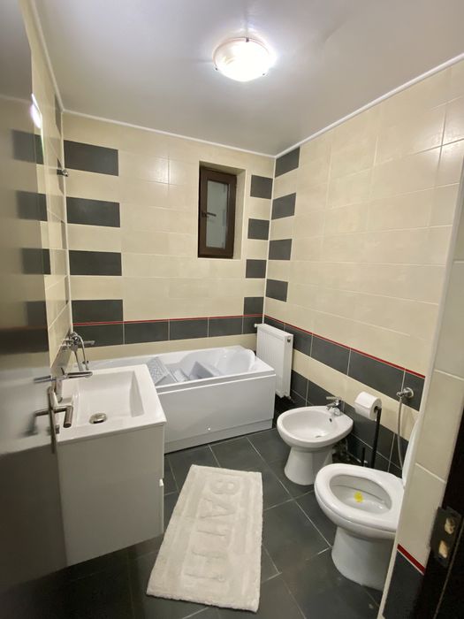 Proprietar, vand apartament deosebit cu 2 camere, parcare in curte privata - Vedere 5